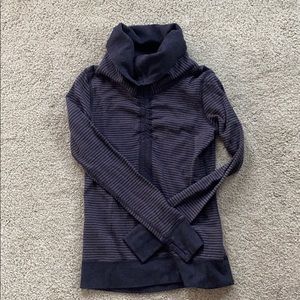 Long sleeve turtleneck lululemon reversible shirt